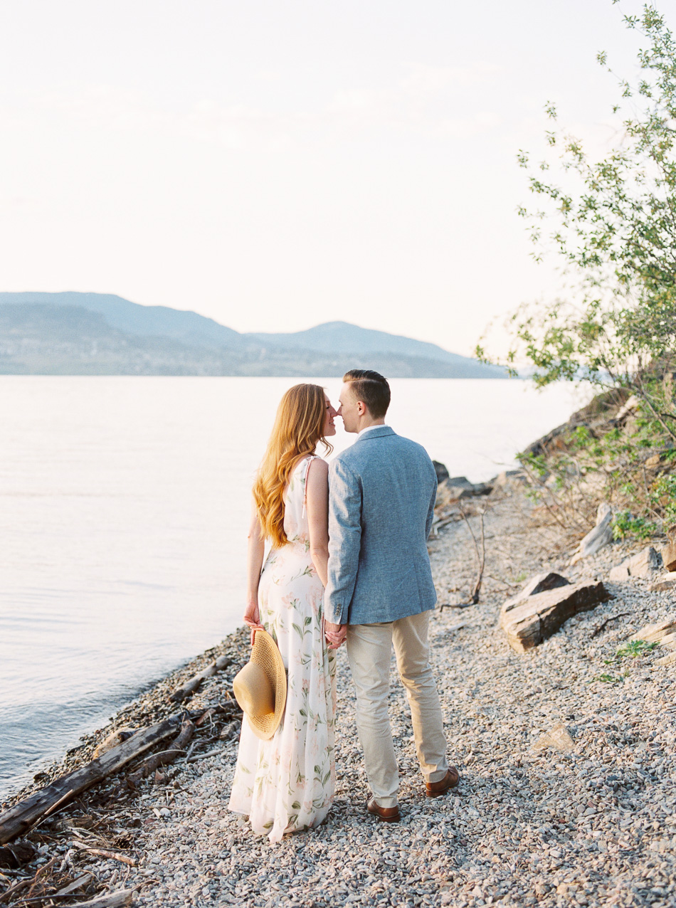 Okanagan Lake Couples Session | What to wear to a Photo Session | Sunset Couples Session | Fine Art Kelowna Wedding Photographer Esther Funk | Kelowna, British Columbia