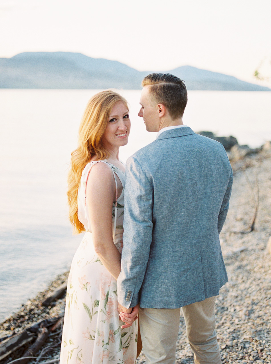 Okanagan Lake Couples Session | Sunset Couples Session | Fine Art Kelowna Wedding Photographer Esther Funk | Kelowna, British Columbia