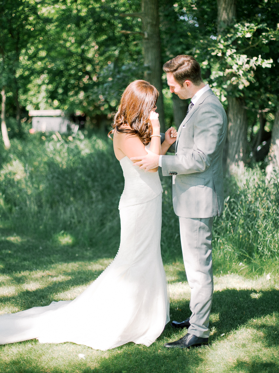 Minimalist Modern Winnipeg Wedding | Photographed by Esther Funk Photography | Winnipeg Country Club Wedding | St. Charles Country Club Wedding | First Look | First Look Reaction